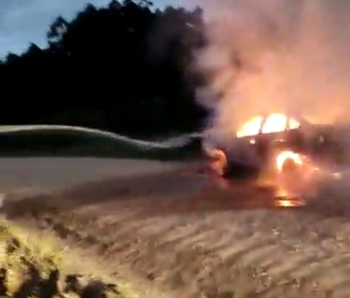 Incêndio em automóvel é registrado, em Witmarsum