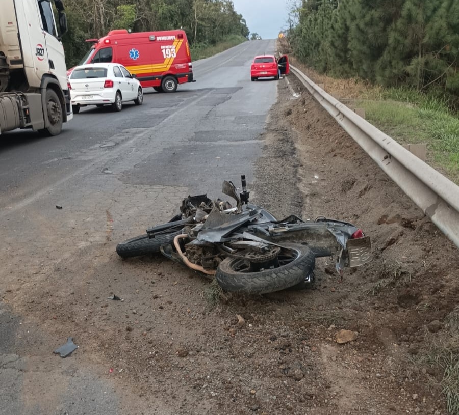 Motociclista tem pé amputado após grave acidente na BR-470, em Pouso Redondo