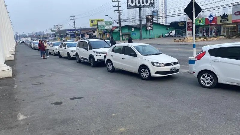 Gasolina a R$ 4,99 causa fila gigante em posto de Santa Catarina