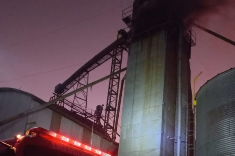 Incêndio destrói 30 mil quilos de soja em secador de grãos em SC