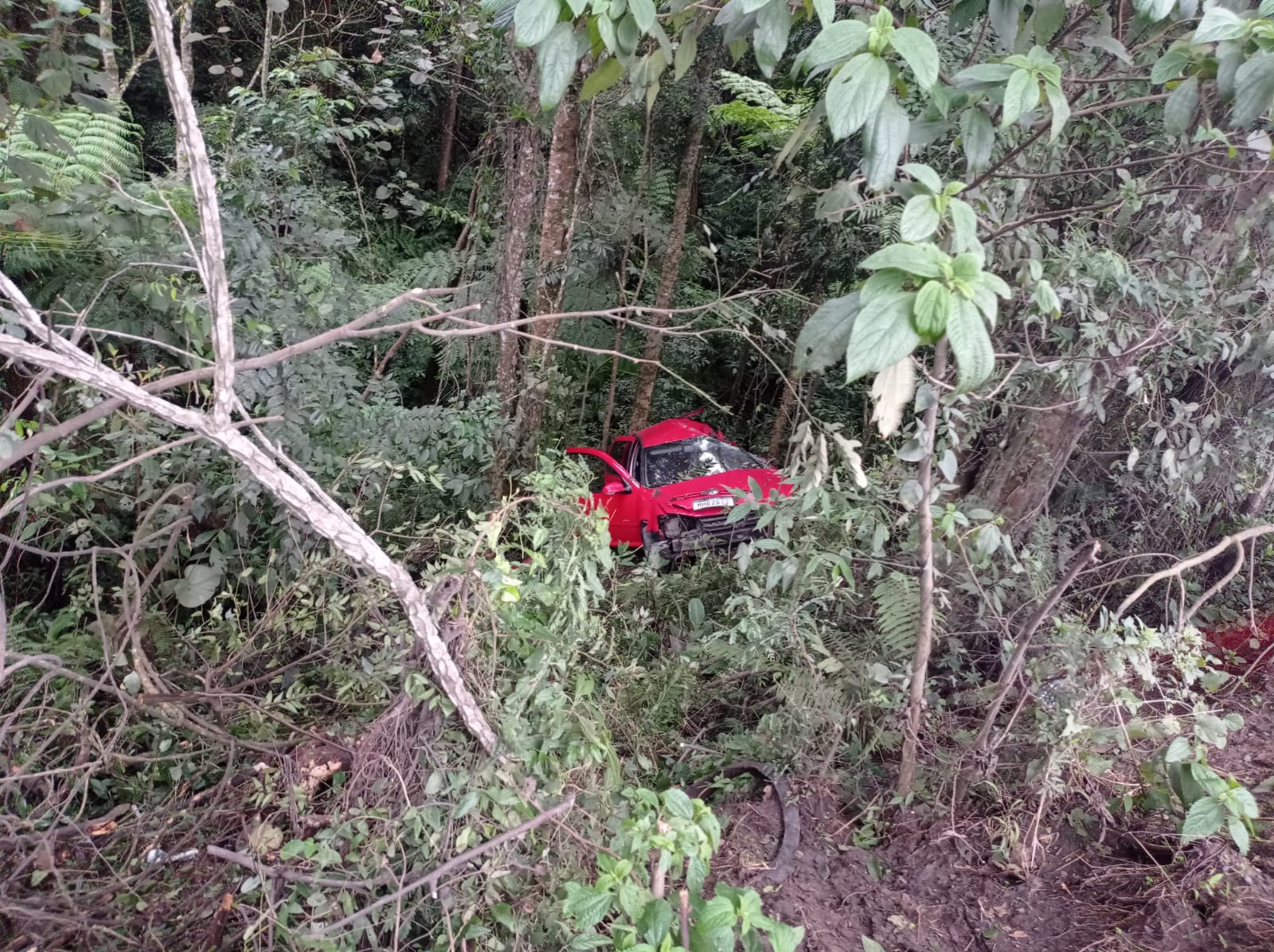 Motorista embriagado causa acidente na BR-470, em Pouso Redondo