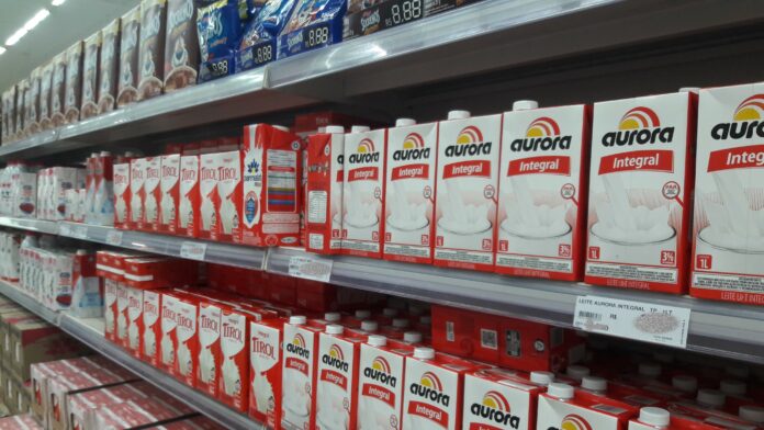Preço do leite pode passar dos R$ 7 o litro em SC, alertam produtores