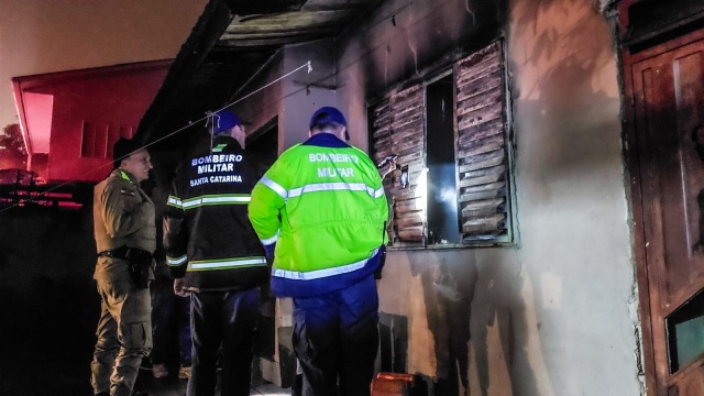 Mulher coloca fogo na casa do ex-marido em SC