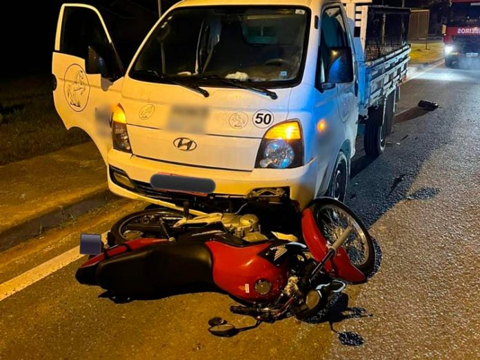 Motociclista morre após colisão com caminhão no Vale do Itajaí