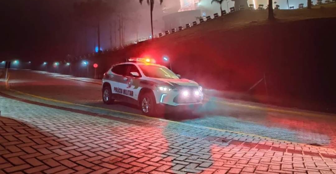 Motorista é preso após fugir da polícia e causar acidente no Alto Vale