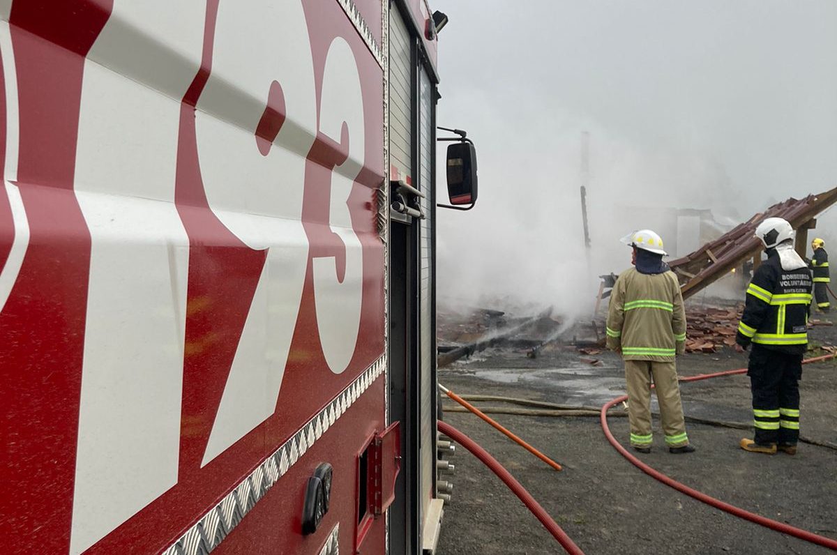 Incêndio destrói residência em Witmarsum