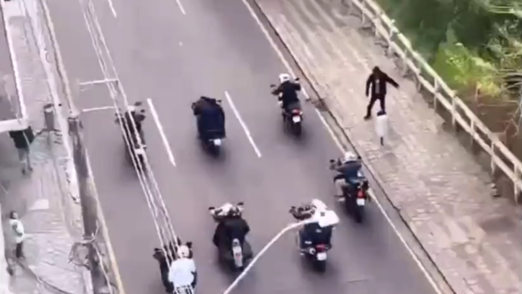 Bolsonaro sofre tentativa de ataque durante motociata em Curitiba