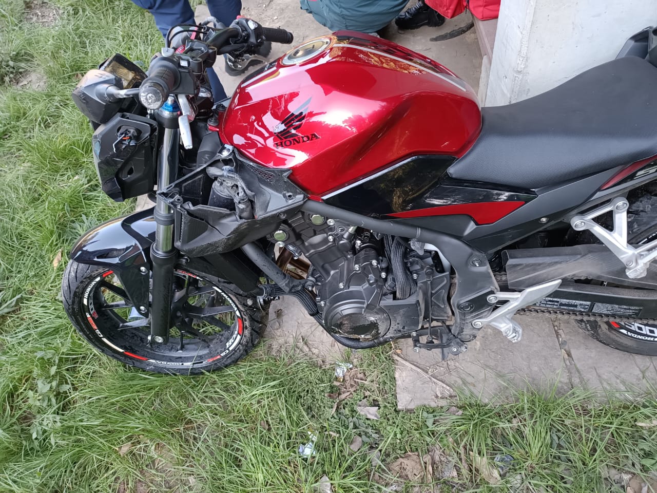 Motociclista fica ferido ao cair de moto em Trombudo Central