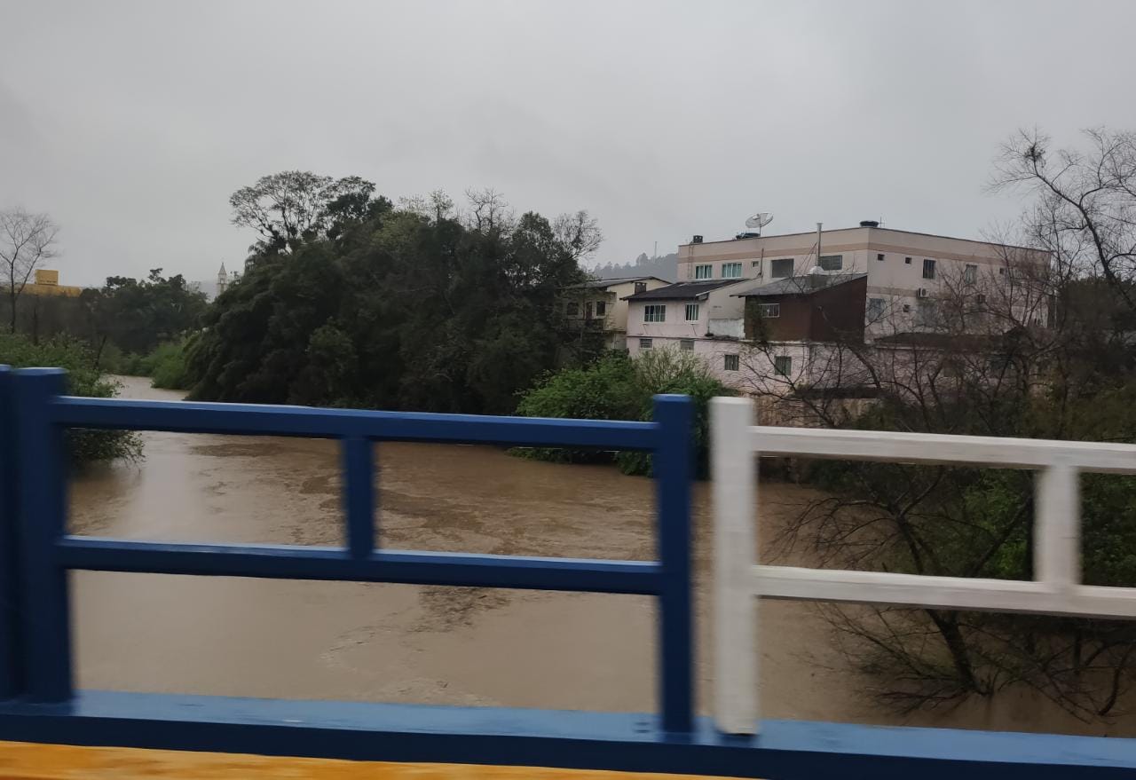 Ciclone extratropical: veja a situação do rio Itajaí Oeste em Taió