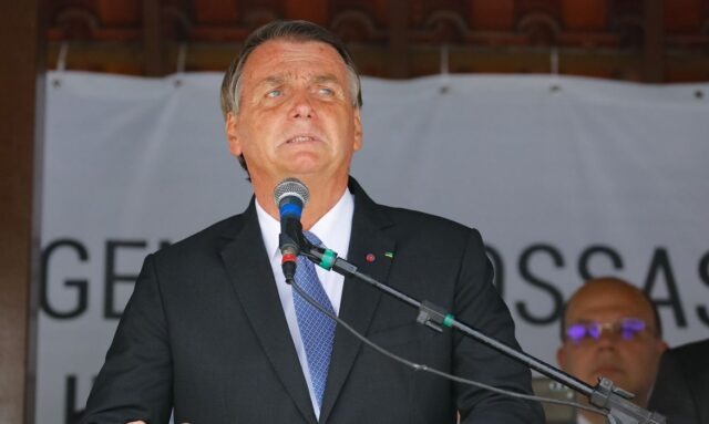 Bolsonaro promete manter zerados impostos federais