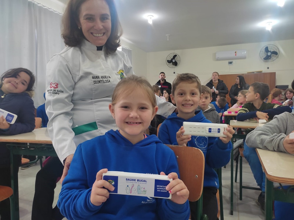 Kits de escovação dental são distribuídos para alunos do Taiozinho, em Rio do Campo