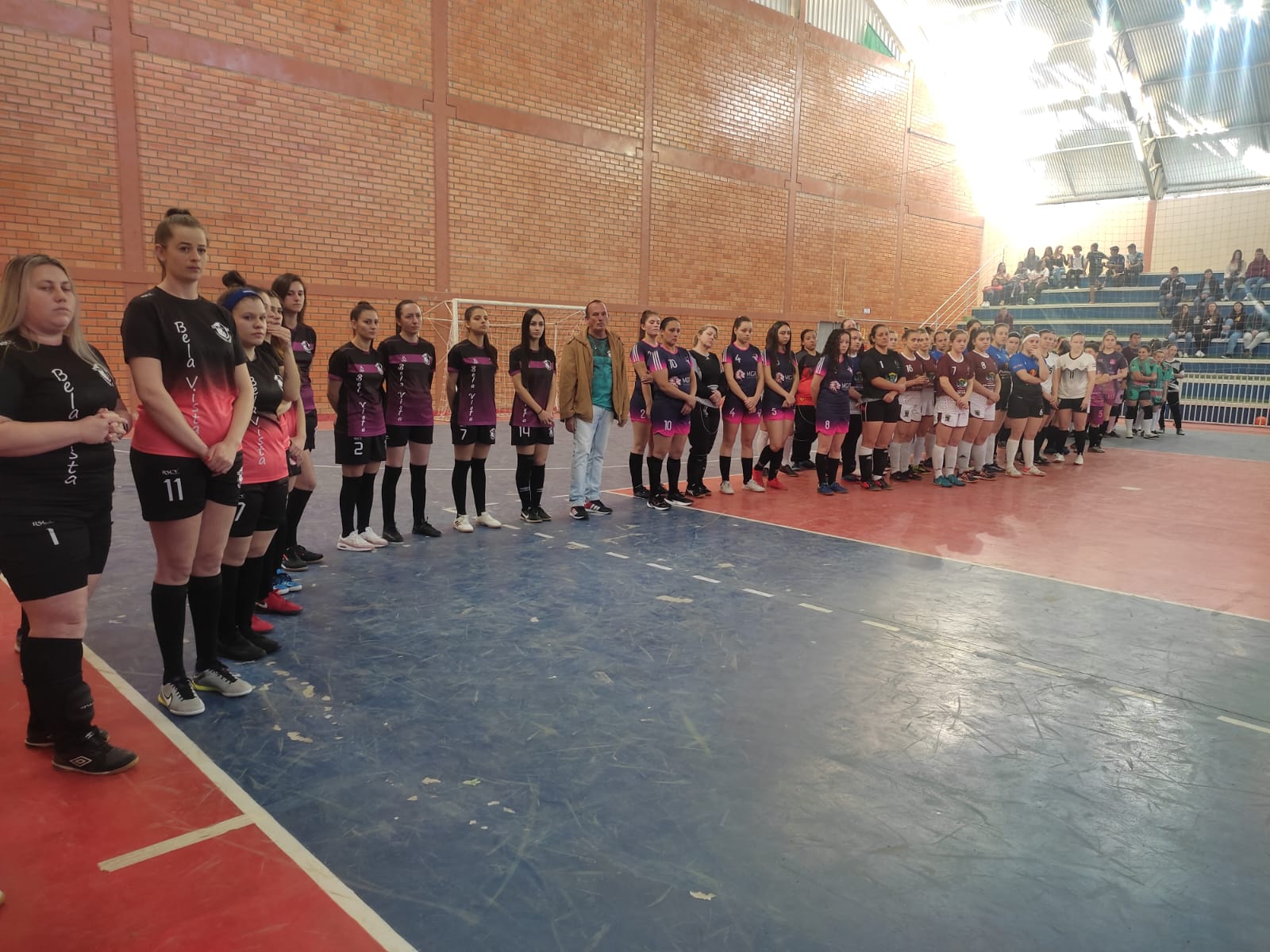 Muita emoção marca a primeira rodada do Campeonato Aberto Feminino de Futsal
