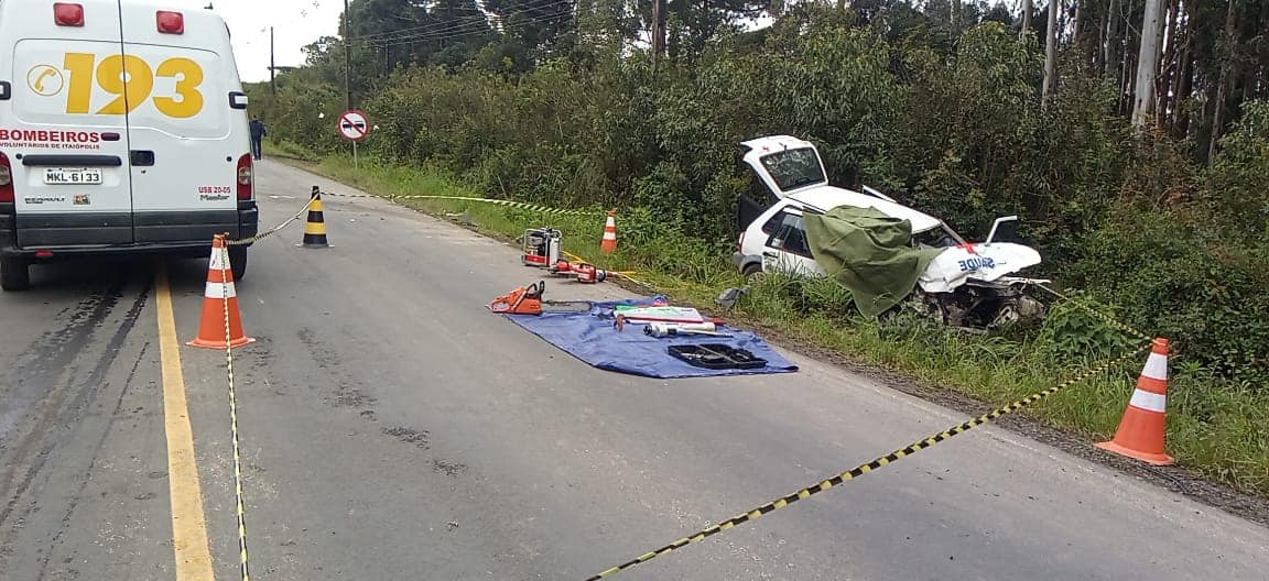 Médico morre em violenta colisão entre quatro automóveis na SC-114 em Itaiópolis