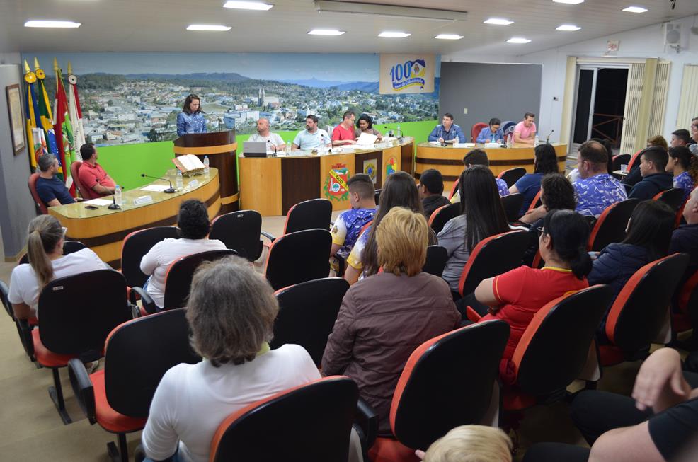 Piso da enfermagem é debatido em sessão da Câmara em Taió
