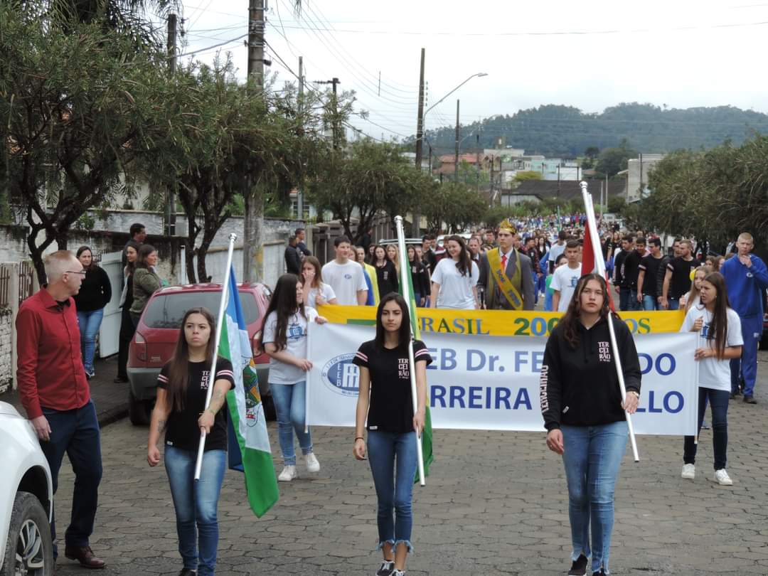 Rio do Campo realiza homenagem e desfile cívico