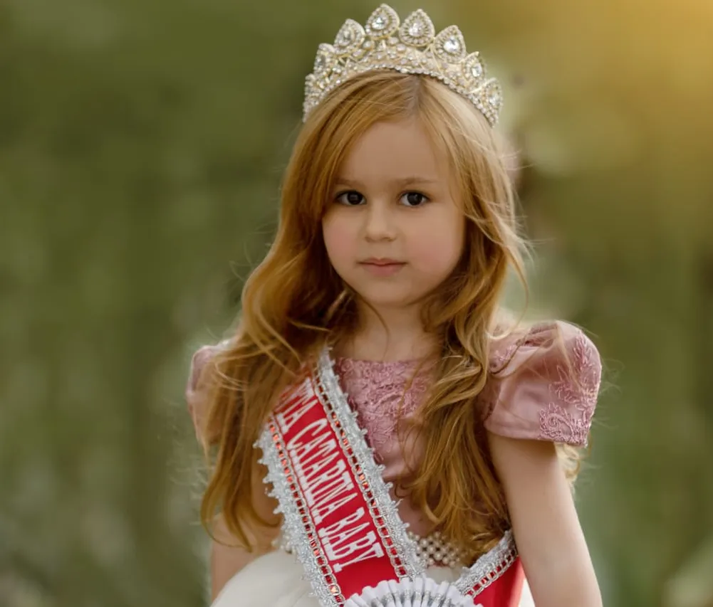 Catarinense de apenas 4 anos vence concurso de beleza infantil