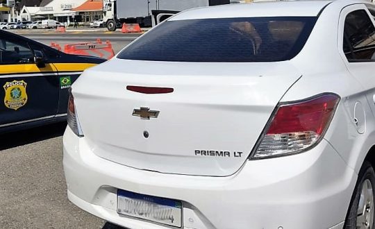 PRF recupera em SC automóvel que foi roubado no Rio Grande do Sul