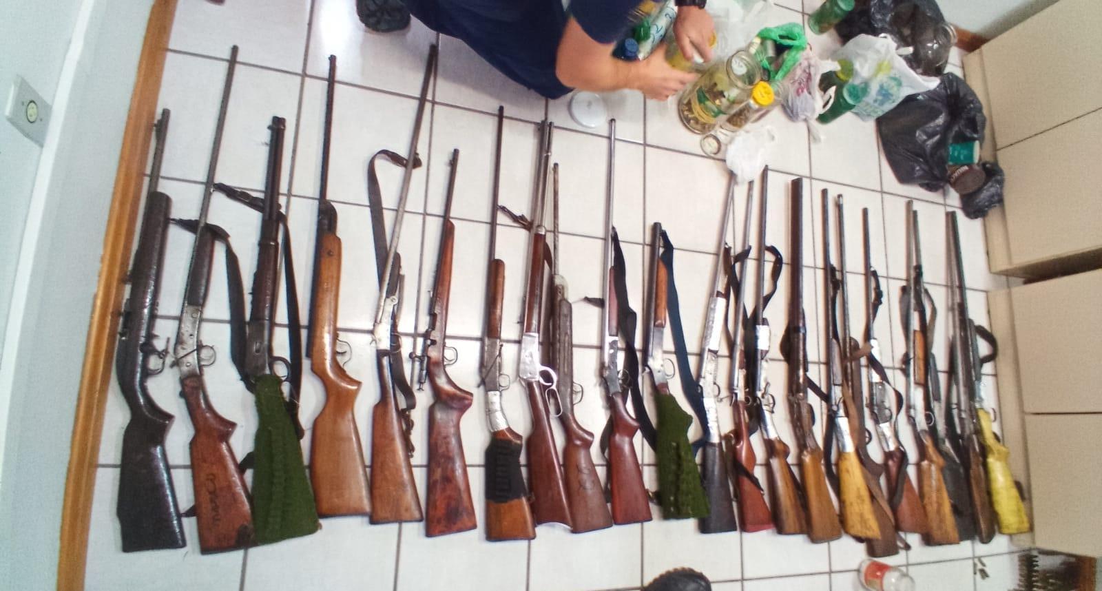 Arsenal de armas e munições é aprendido pela Polícia Civil no Alto Vale