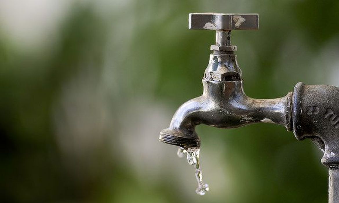 Mais de 30 milhões de brasileiros sofrem com a falta de acesso à água potável