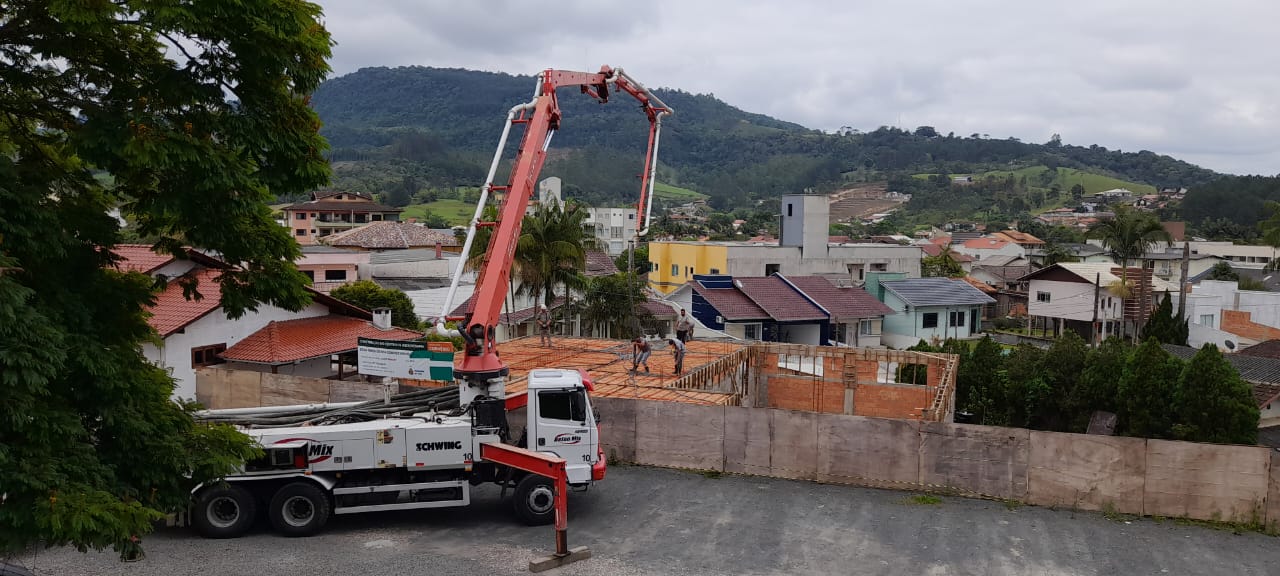 Construção de piscina de hidroginástica continua em Taió