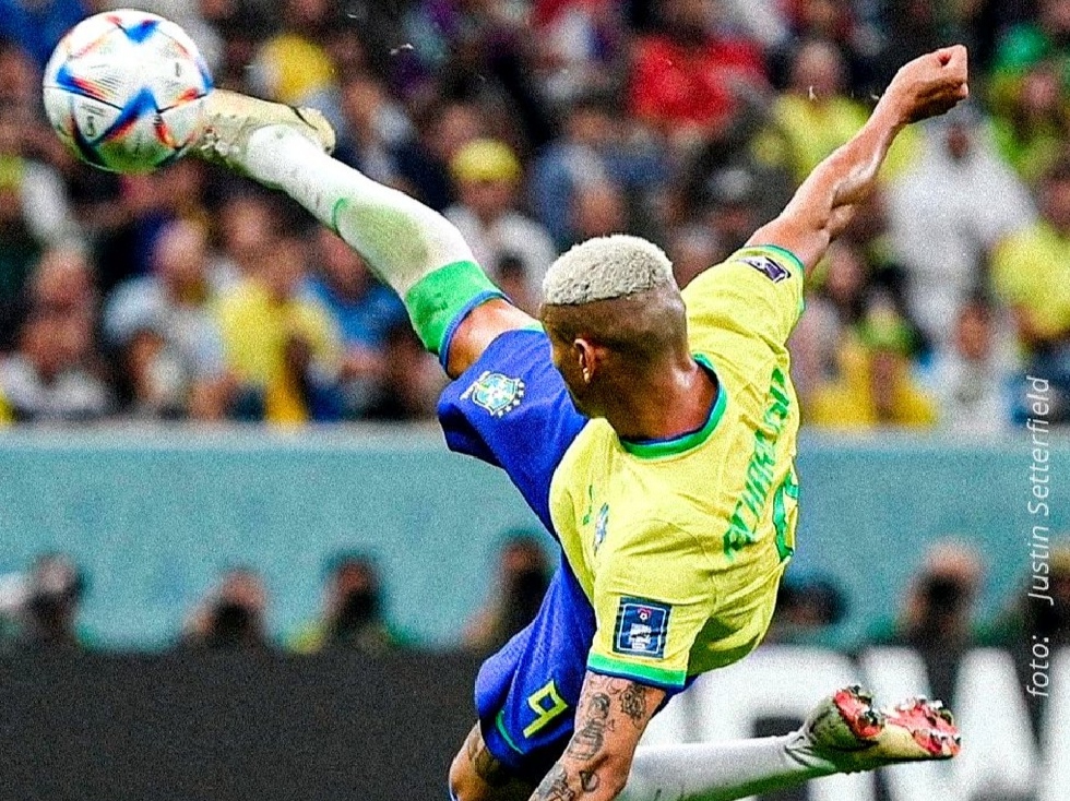 Richarlison decide com golaço e Brasil vence na estreia da Copa do Mundo