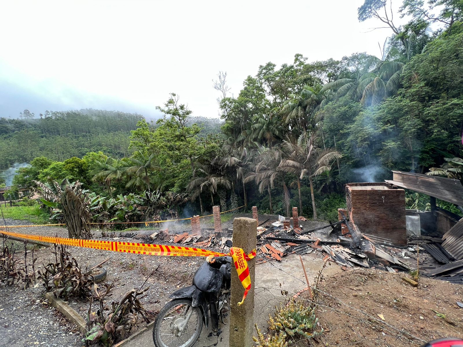 Incêndio destrói casa em Vidal Ramos
