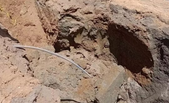 Homem é resgatado após ficar soterrado em buraco de três metros no Vale do Itajaí