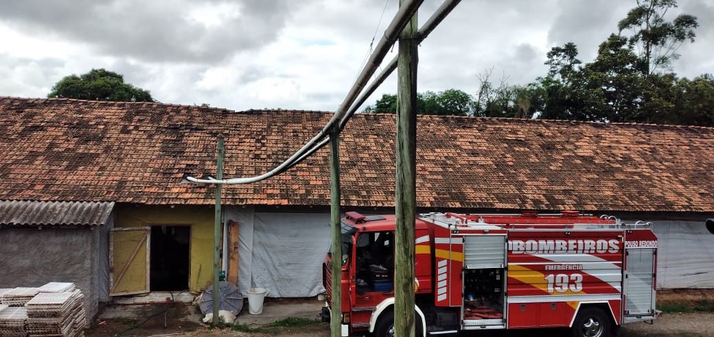 Incêndio é registrado em granja, em Pouso Redondo