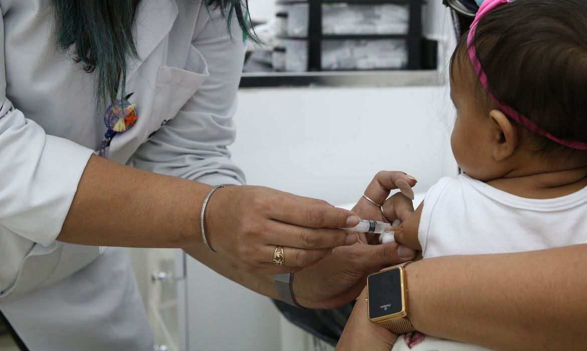 Boletim da Fiocruz destaca alta de casos de vírus respiratórios em crianças