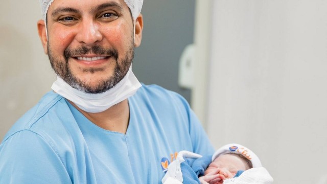 Sertanejo Jorge, da dupla com Mateus, apresenta a filha recém-nascida: ‘Bem-vinda’