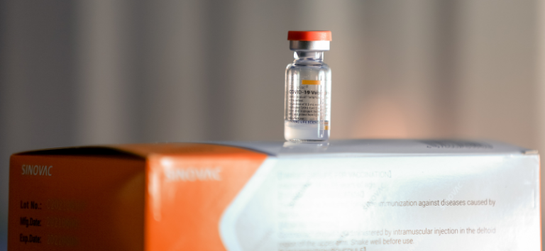 Ministério da Saúde recebe 754 mil doses da Coronavac para reforçar a vacinação de crianças contra Covid-19
