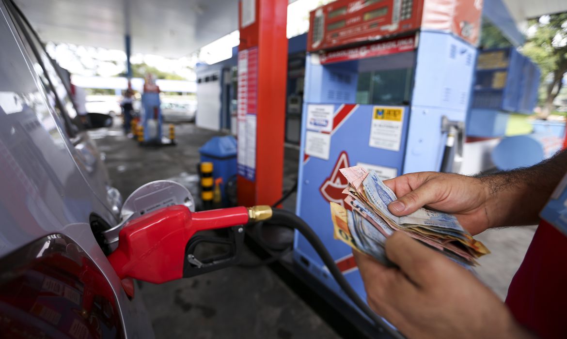 Postos que aumentaram preço de combustíveis serão notificados, diz Senacon