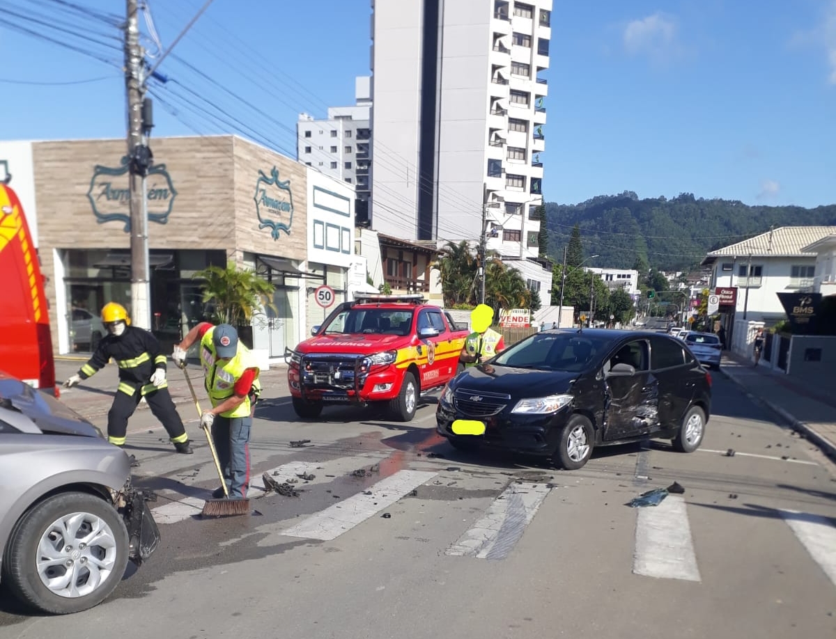 Acidente em Rio do Sul resulta em danos materiais