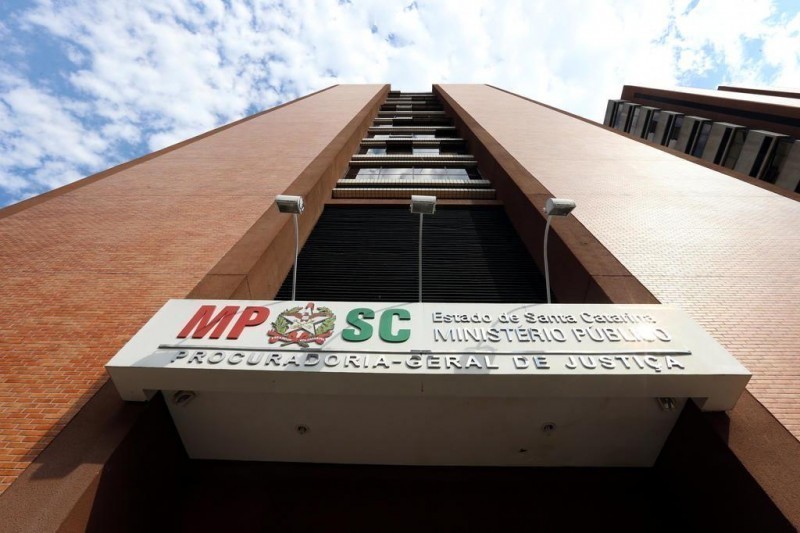 Justiça atende ao MPSC e concede liminar que bloqueia bens de servidor contratado como Secretário Municipal para trabalhar de motorista escolar em Presidente Nereu