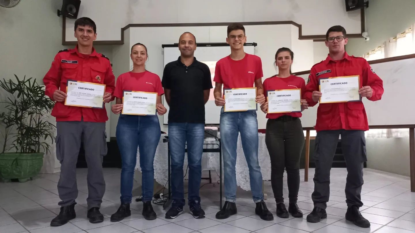 Bombeiros voluntários de Vitor Meireles recebem capacitação para instrutores