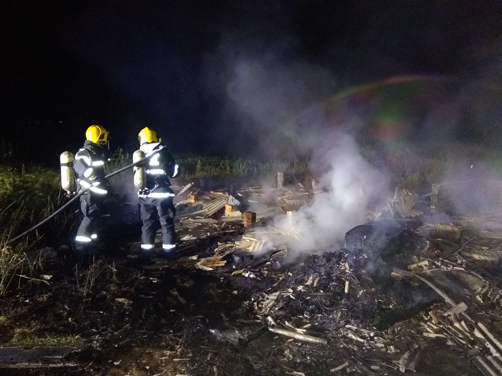 Incêndio destrói residência em Rio do Campo
