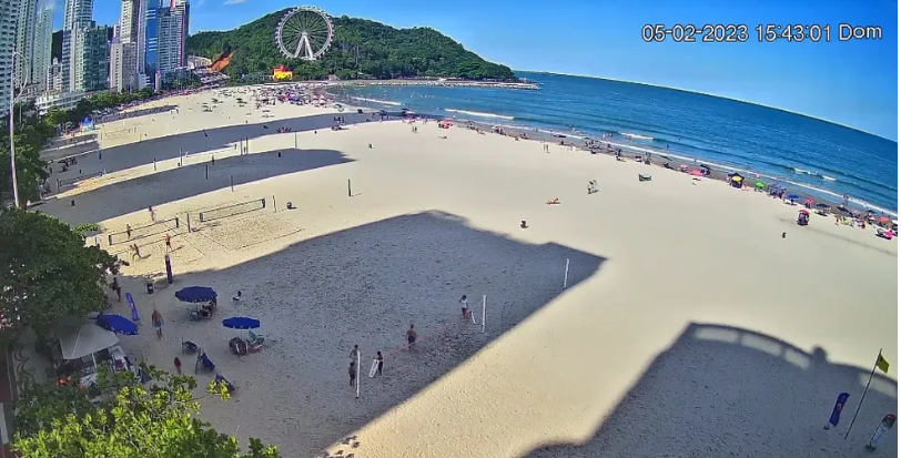 Praia central de Balneário Camboriú tem pontos com nível máximo de coliformes fecais; entenda