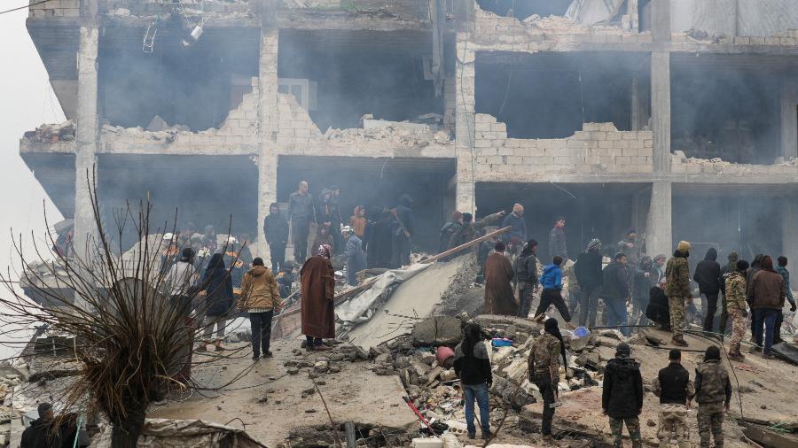 Terremoto na Turquia e Síria deixa mais de 1.200 mortos e 3 mil feridos