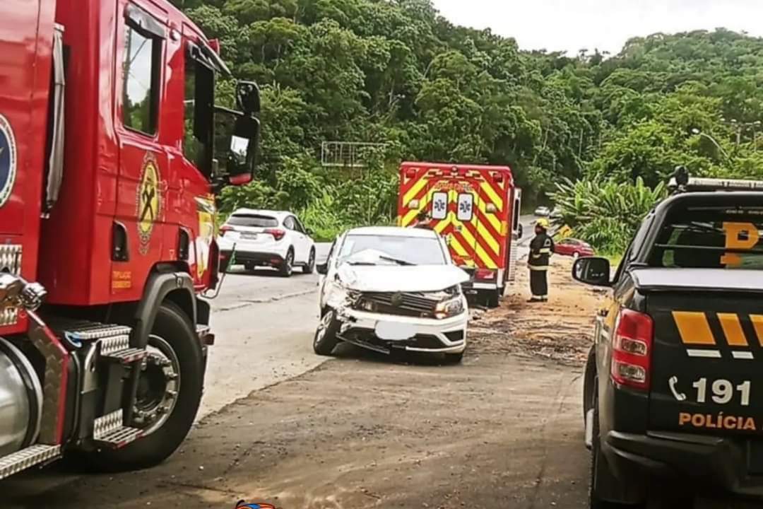 Acidente deixa duas pessoas feridas na BR-470