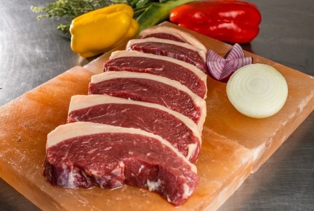 Preços das carnes caem no Brasil em março, aponta IBGE