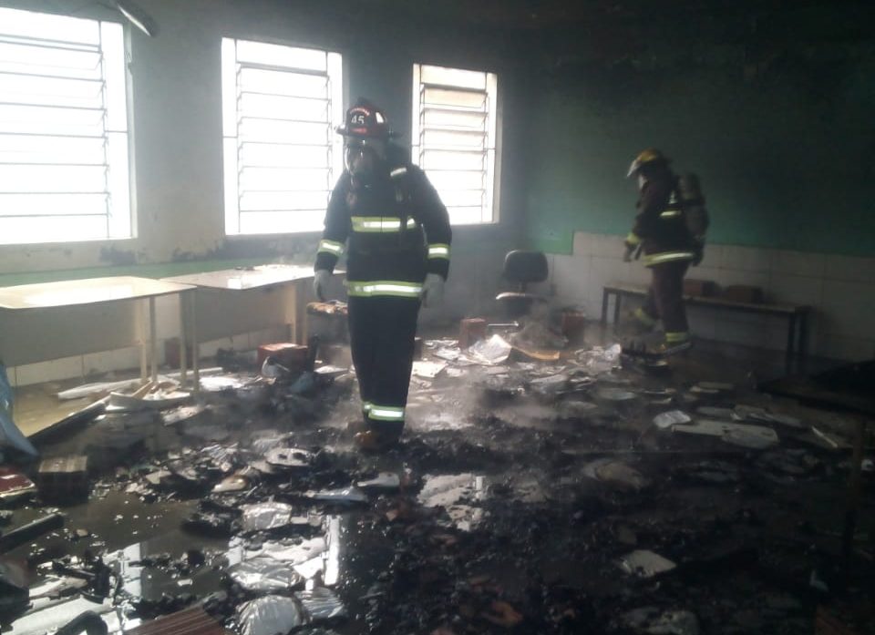 Incêndio é registrado em escola que está passando por reformas, em Lontras