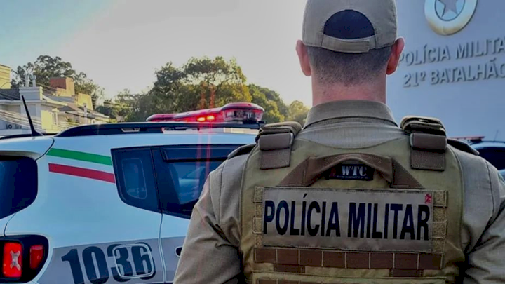 Polícia Militar cumpre mandado de prisão contra homem, em Rio do Sul