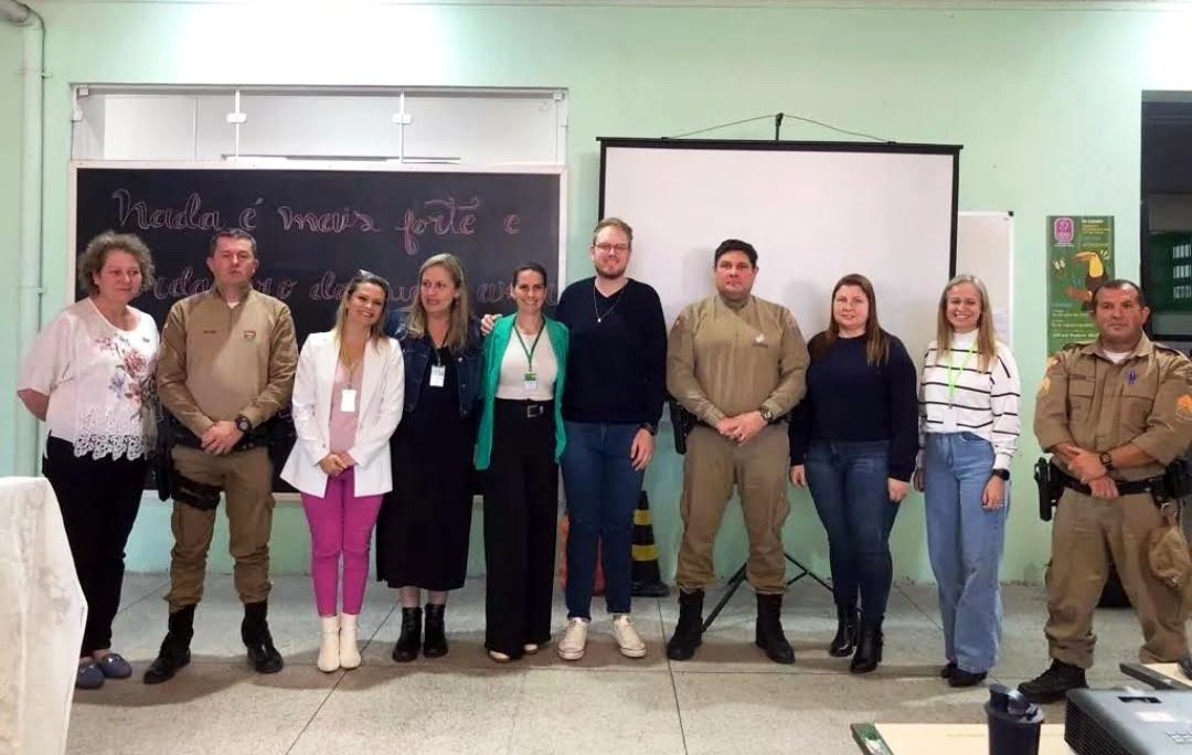 Prefeitura de Pouso Redondo, Polícia Militar e a Coordenadoria Regional de Educação de Taió realizam palestra sobre segurança na escola