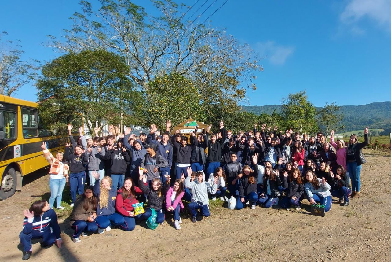 Sitio Vizentainer das Conchas recebe alunos de escola de Pouso Redondo