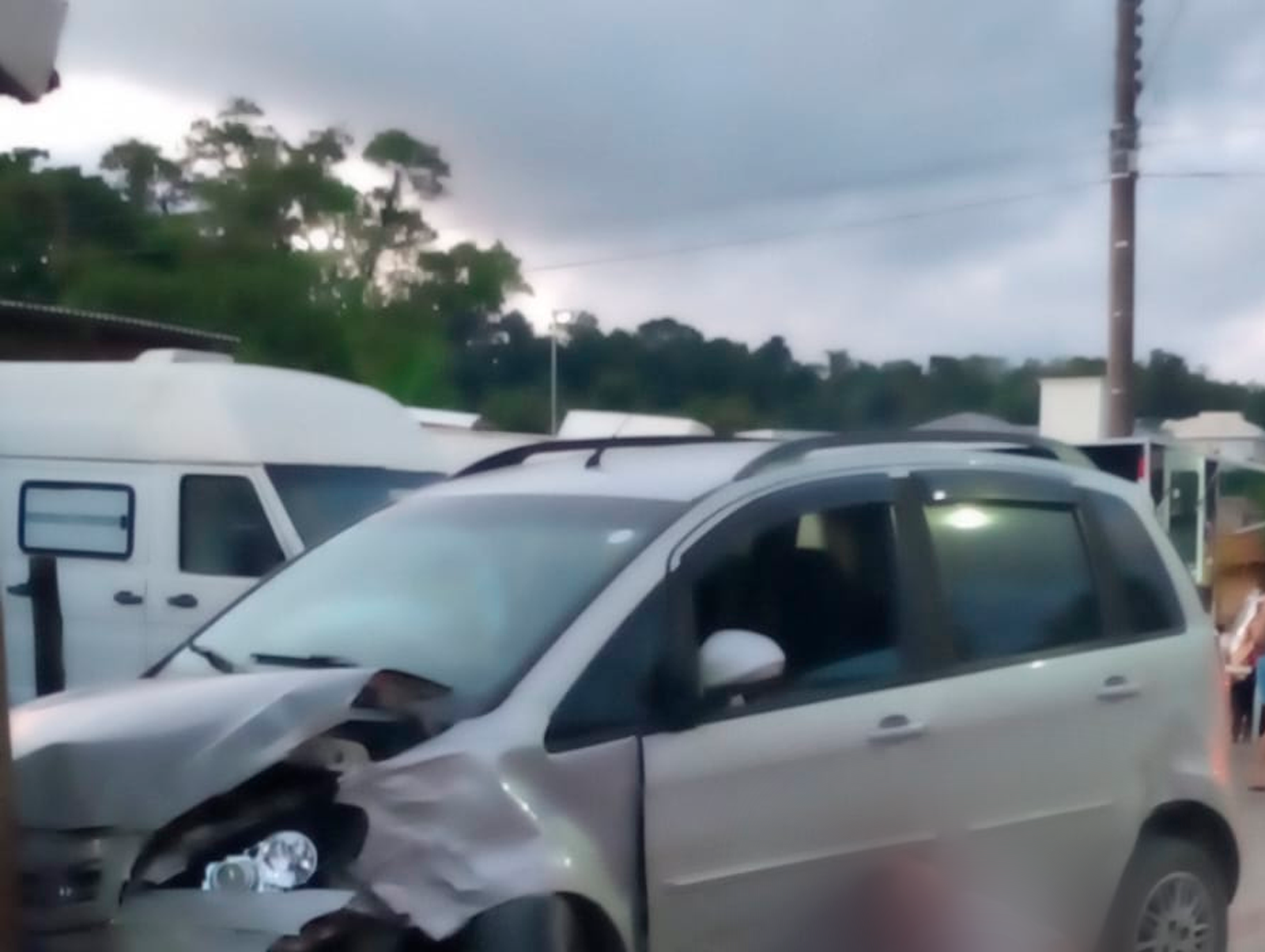 Motorista com sinais de embriaguez causa acidente e foge do local em Vidal Ramos