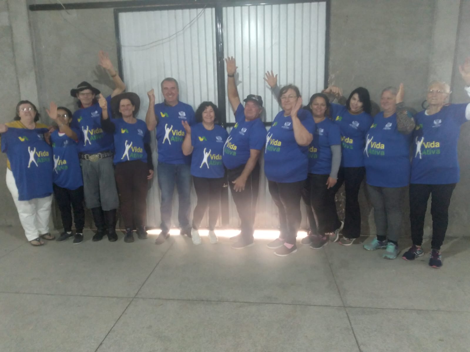 Integrantes do Projeto Vida Ativa do Rio Azul e Alto Rio Azul recebem uniformes
