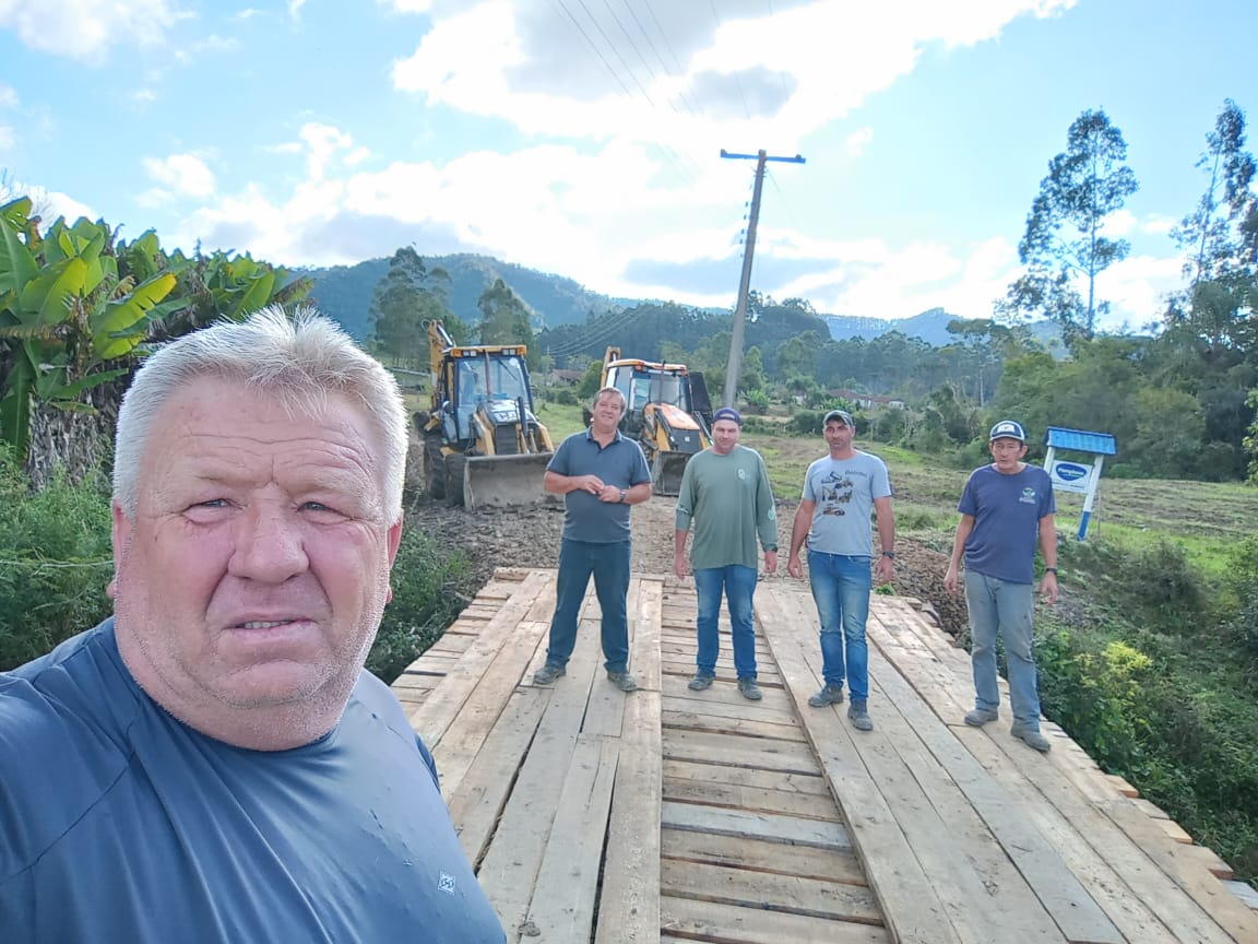 Secretaria de Obras realiza reforma de ponte e reparos em estrada em Rio do Campo
