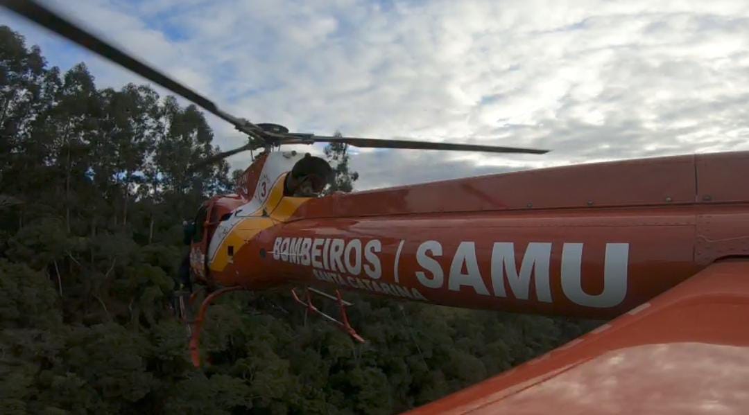 Arcanjo resgata agricultor que caiu em ribanceira de 30 metros em Vitor Meireles