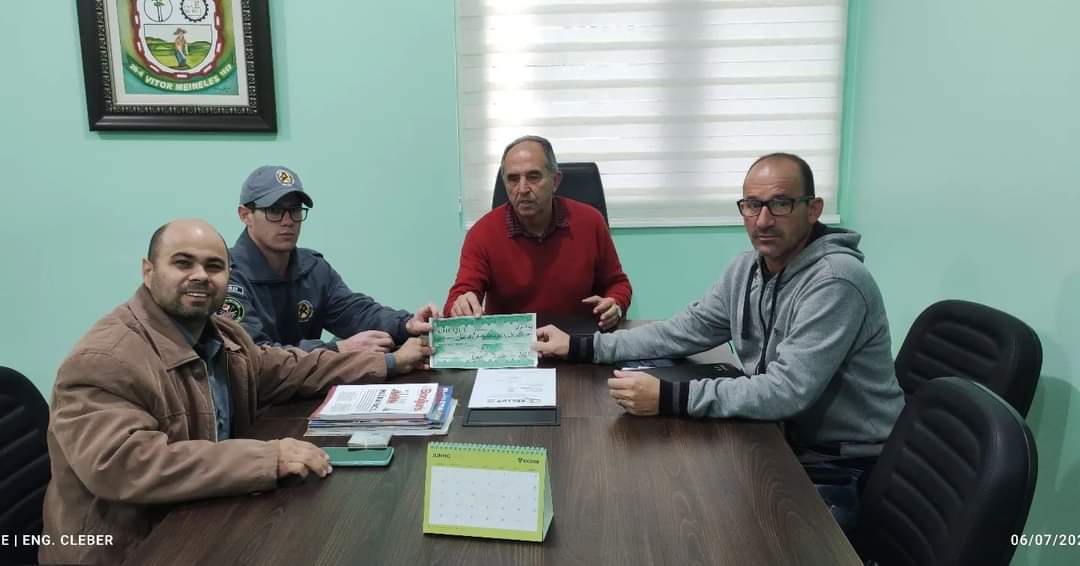 Bombeiros voluntários de Vitor Meireles recebem doação da Sectur