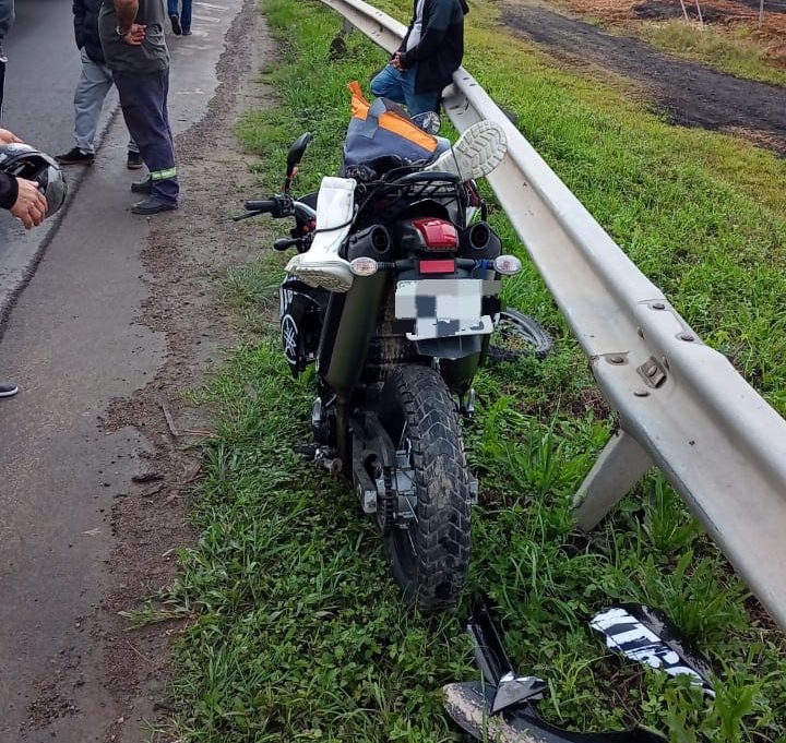 Motociclista fica gravemente ferido após acidente na BR-470